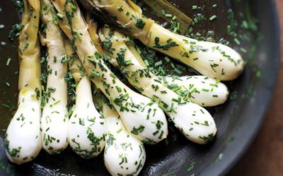 RECIPE: BUTTER-BRAISED SPRING ONIONS WITH LOTS OF CHIVES